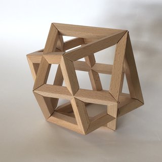 Escher: 2 Würfel Holzpolyeder